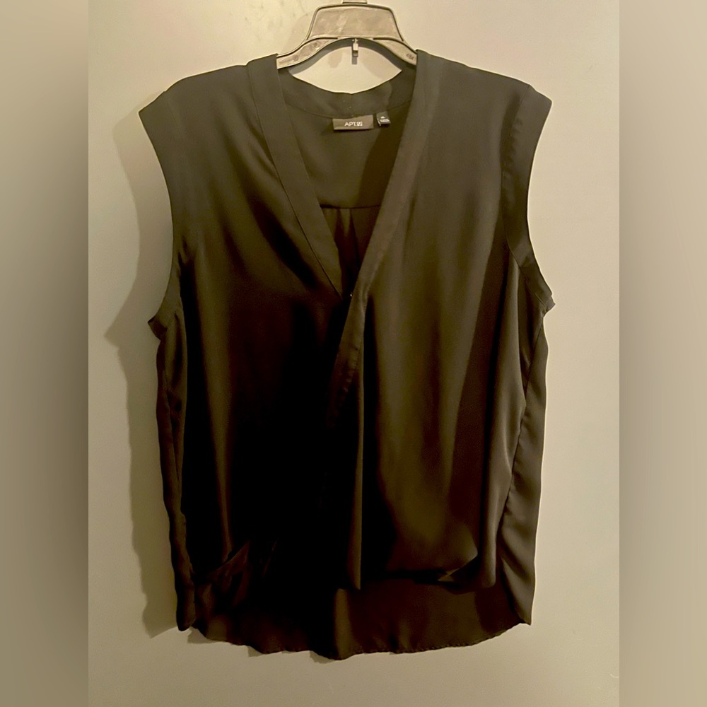 Women’s black top
